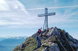 Monte vers le Mont Morbi avec en toile de fond, le Trlod et la Pointe d'Arcalod